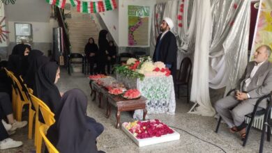 نشست آموزش صحیح خوانی نماز در دبیرستان حضرت زینب(س) شهر بدره برگزار شد