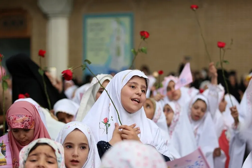 جشن تکلیف ۵ هزار نفری دختران سراسر کشور در حرم مطهر بانوی کرامت