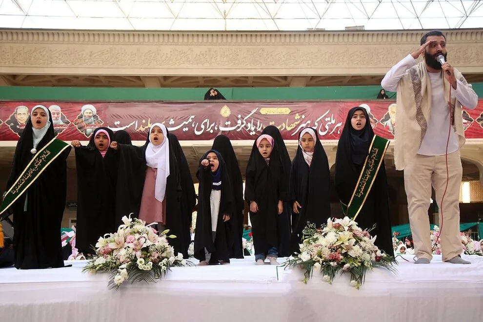 جشن تکلیف ۵ هزار نفری دختران سراسر کشور در حرم مطهر بانوی کرامت