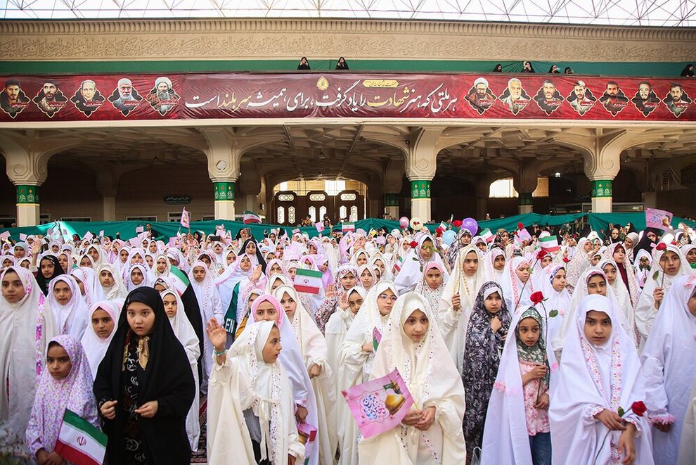 جشن تکلیف ۵ هزار نفری دختران سراسر کشور در حرم مطهر بانوی کرامت