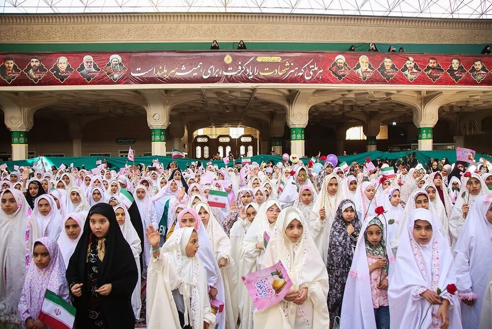 جشن تکلیف ۵ هزار نفری دختران سراسر کشور در حرم مطهر بانوی کرامت