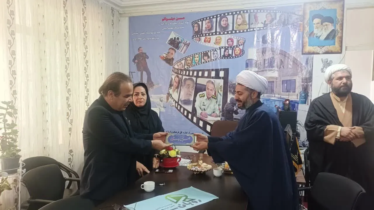 دیدار آقاجانی با مدیر روبان سبز