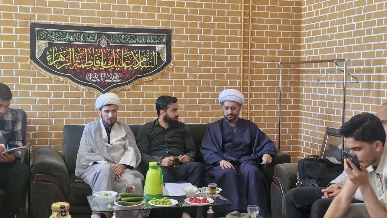 جلسه نمازی در قرارگاه خاتم الاوصیاء
