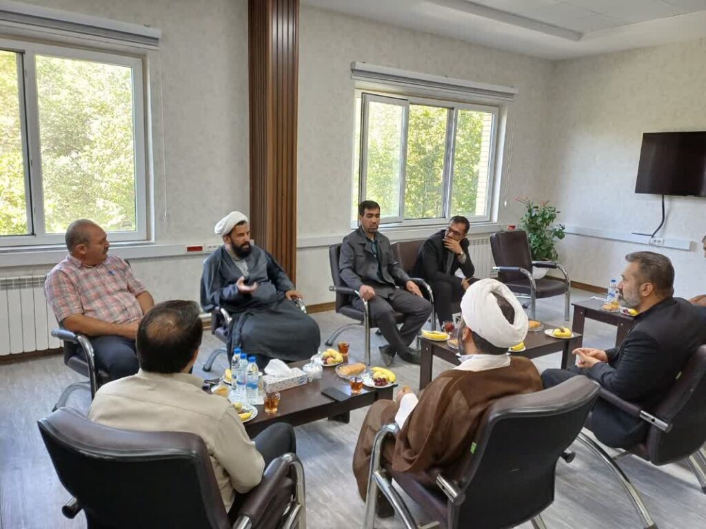 نماز جماعت باید به مدت سه ماه فصل تابستان در پارک‌ها و بوستان‌های استان و شهرستان ها اقامه شود.