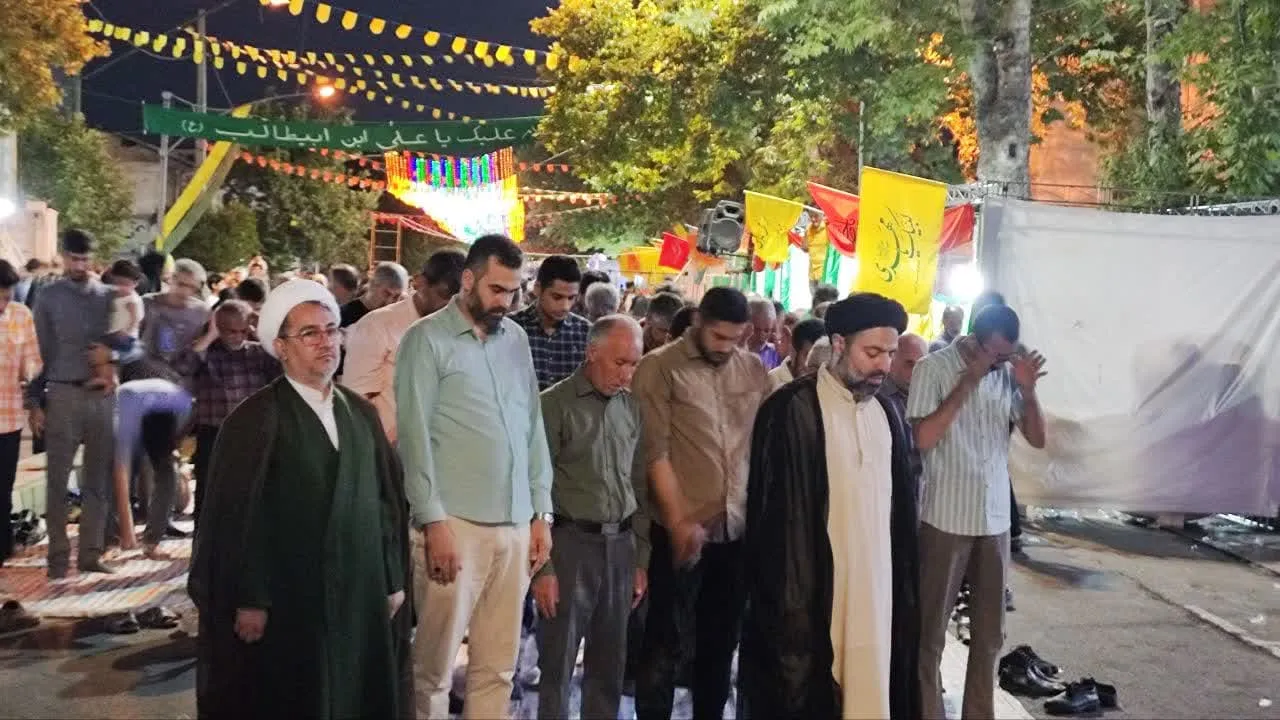 اقامه نماز جماعت در جشن کیلومتری غدیر در گرگان