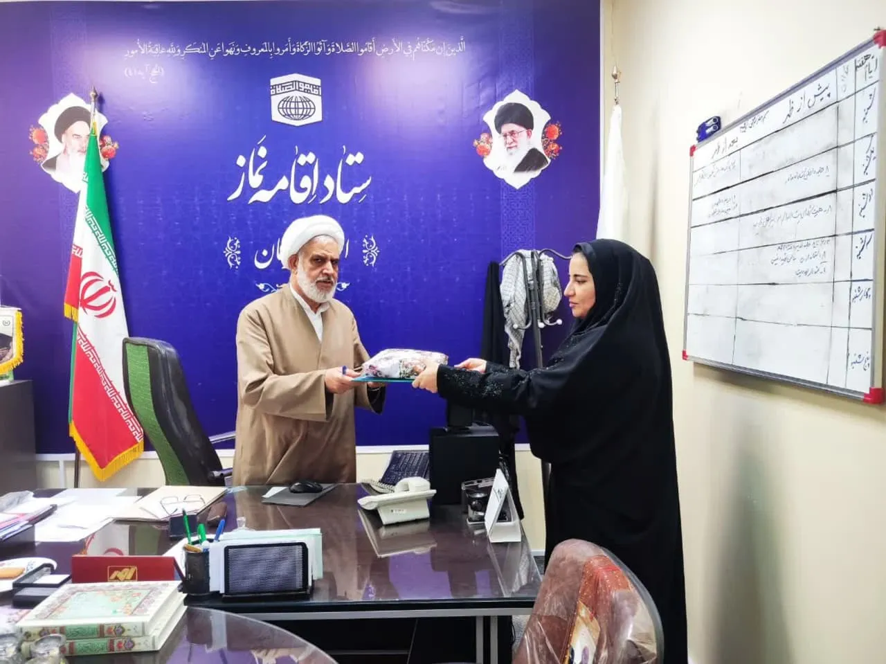 تجلیل از دو خبرنگار خبرگزاری ایکنا و شبستان کرمان