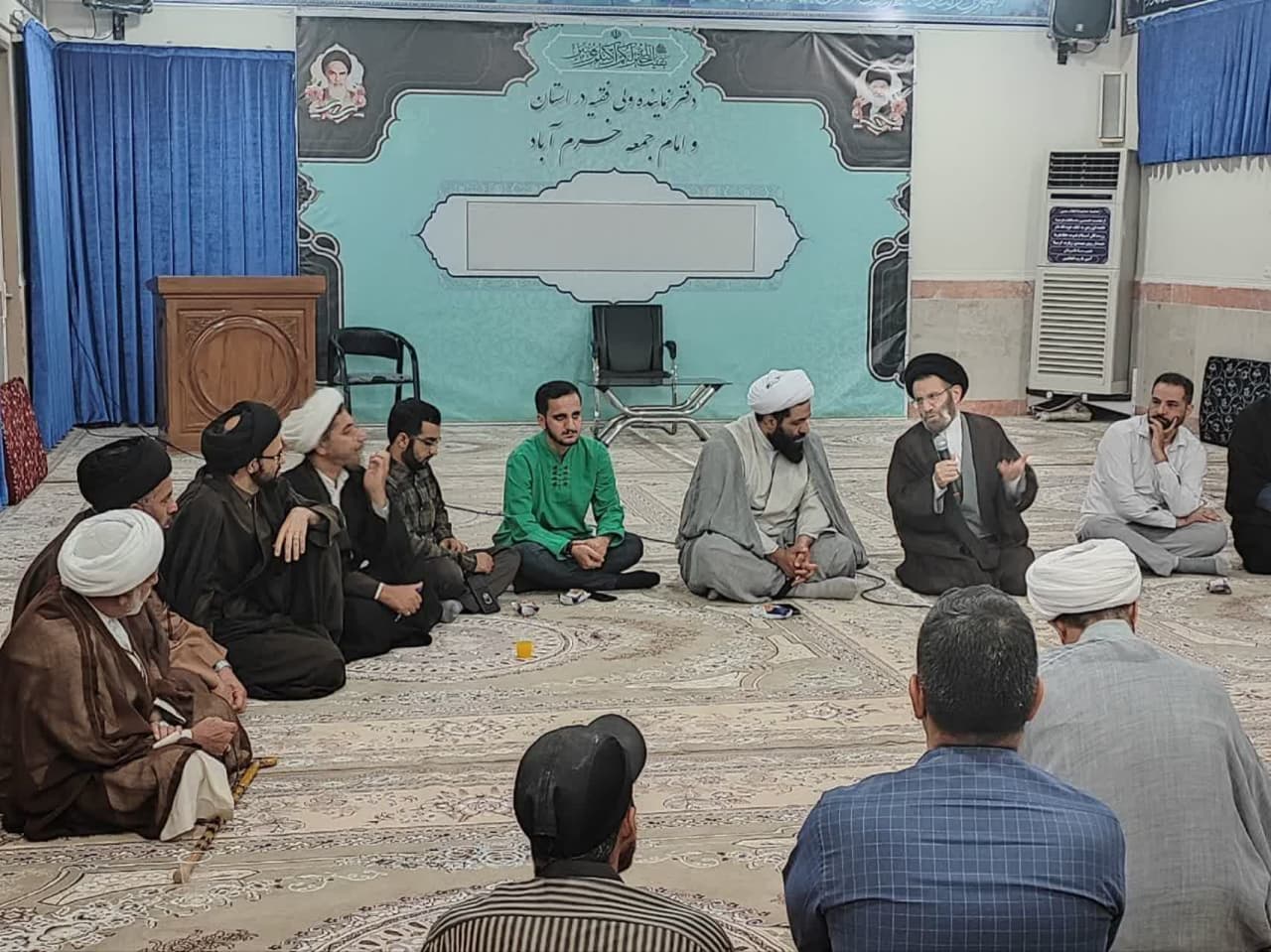 برگزاری جلسه ای با طلاب حوزه های علمیه خرم آباد با موضوع نماز