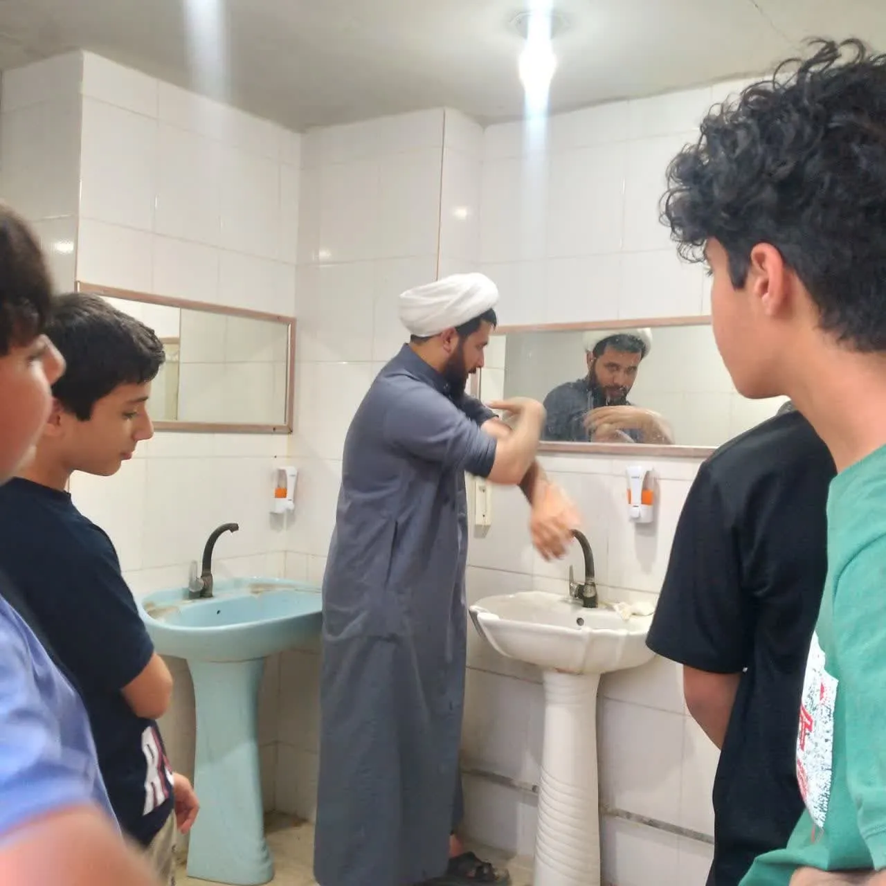 نشست آموزش عملی نماز و وضو در شهرستان دهلران برگزار شد
