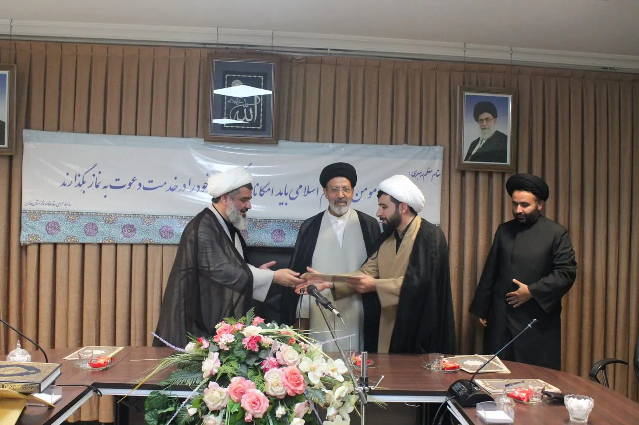 جلسه تقدیر از برگزارکنندگان نماز ظهر عاشورا در همدان برگزار شد