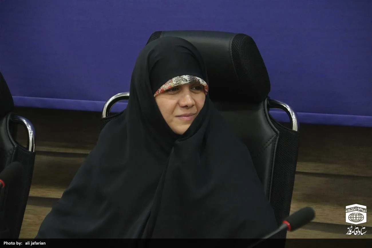 نشست صمیمی دختران دانش آموزان با رئیس ستاد اقامه نماز کشور