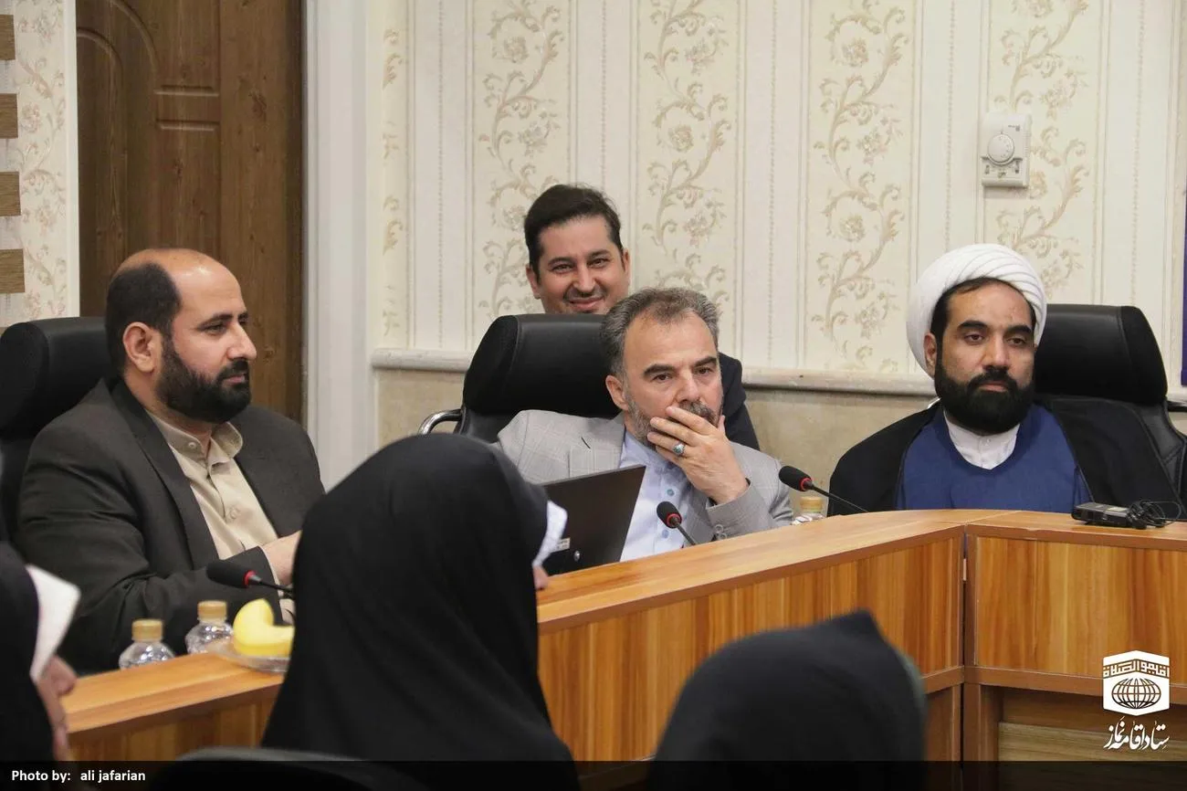 نشست صمیمی دختران دانش آموزان با رئیس ستاد اقامه نماز کشور