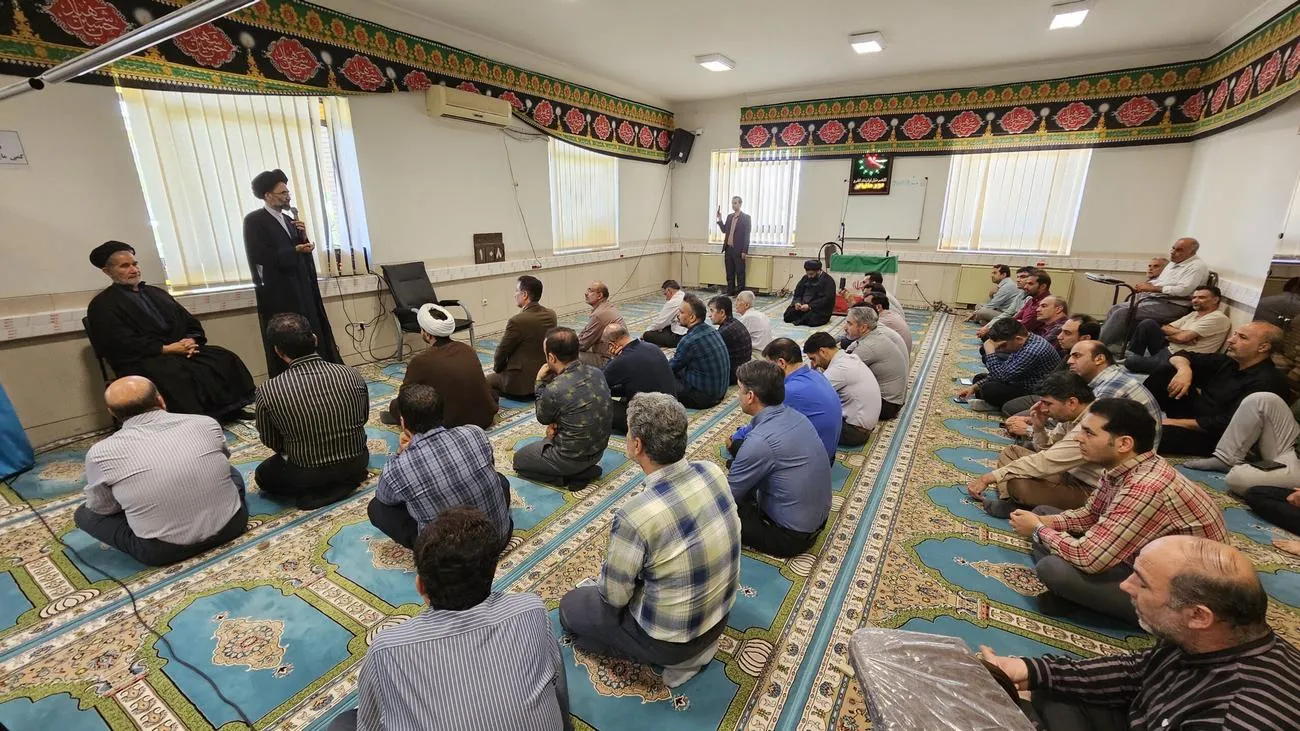 بازدید از اداره امور مالیاتی کاشان به مناسبت دهه ترویج فرهنگ و معارف نماز