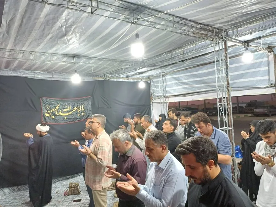 به گزارش روابط عمومی ستاد اقامه نماز استان ایلام، همزمان با پخش اذان، نماز جماعت با حضور زائرین اربعین حسینی در نمازخانه موکب خادمین سیدالشهداء بهزیستی ایلام اقامه می‌شود.