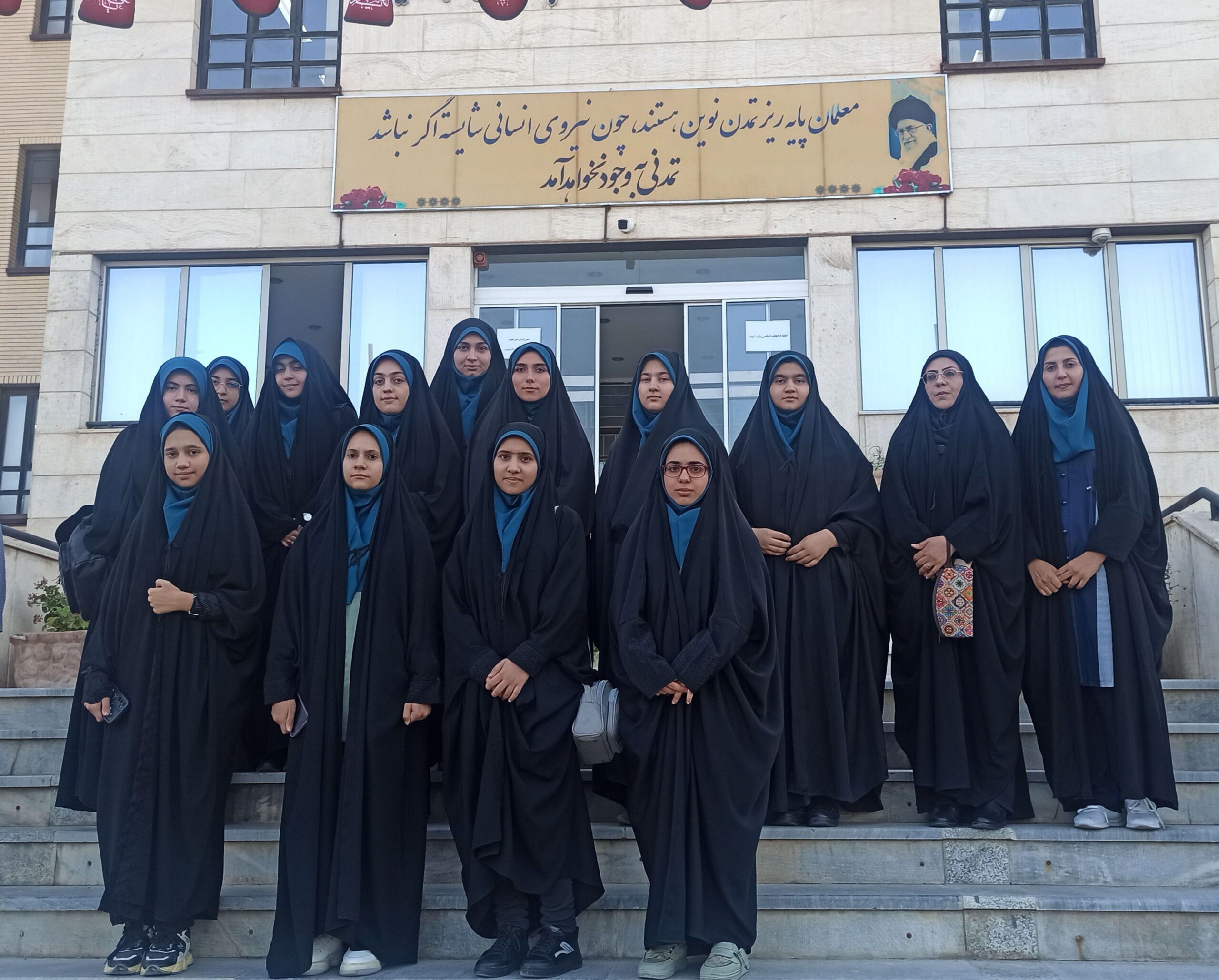 اعزام ۱۷ دانش آموز دختر قرآنی و نمازی به مرحله کشوری مسابقات قرآن، عترت و نماز