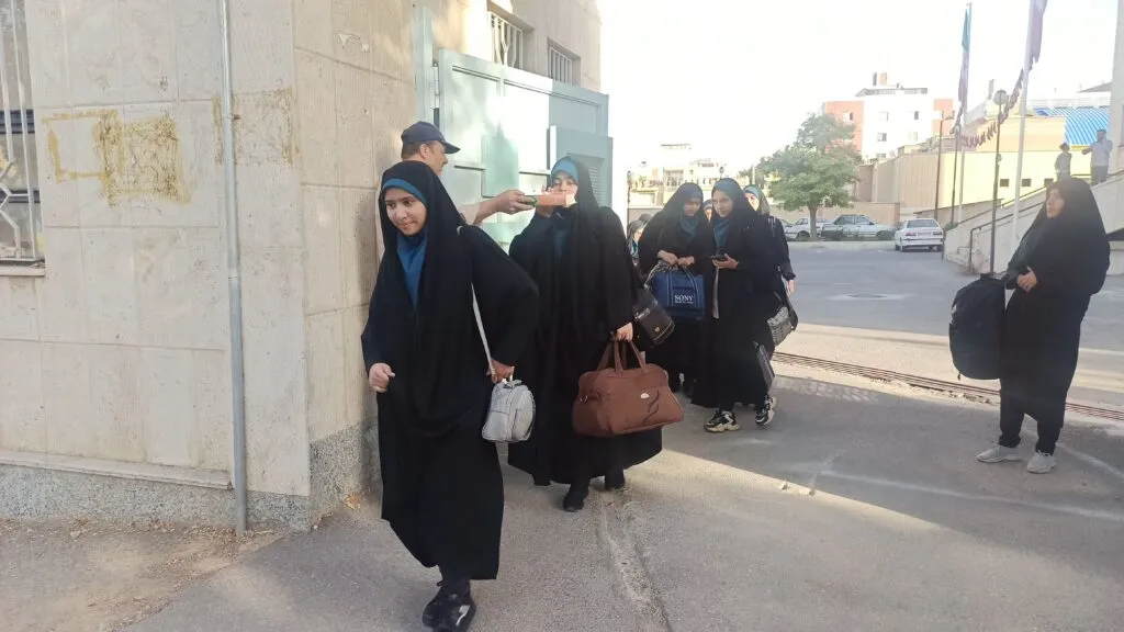 اعزام ۱۷ دانش آموز دختر قرآنی و نمازی به مرحله کشوری مسابقات قرآن، عترت و نماز