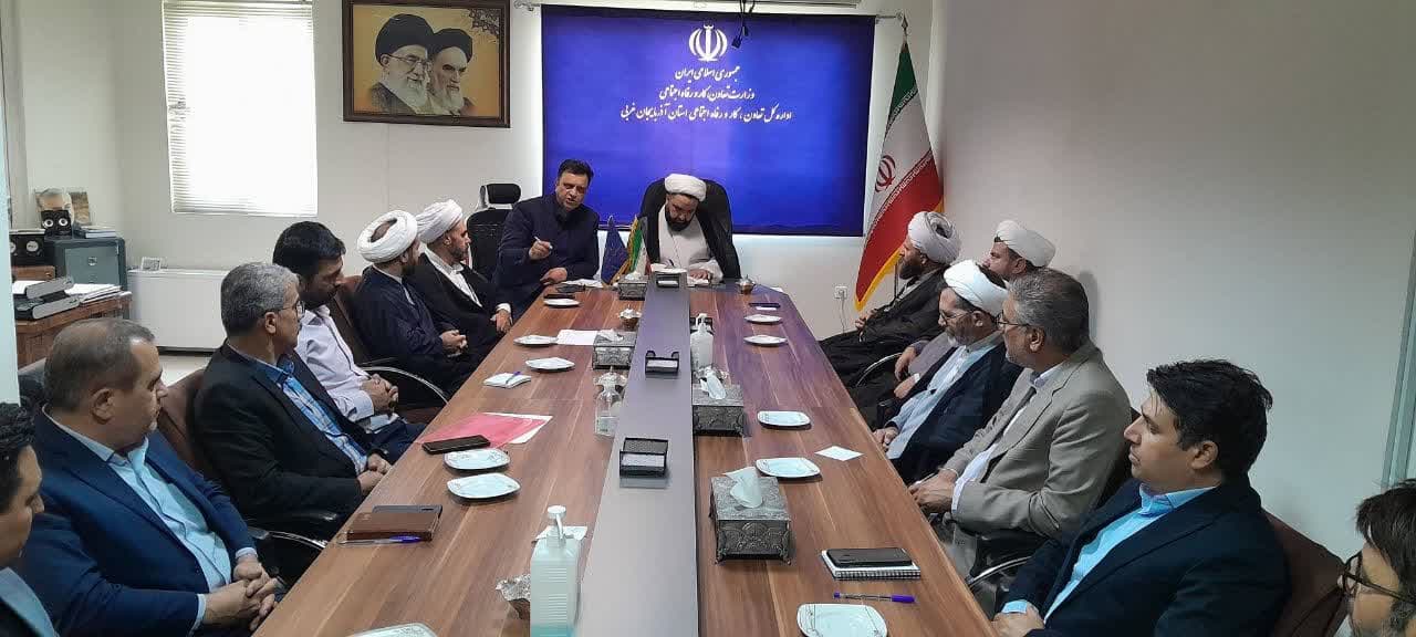 برگزاری نشست هماندیشی امامان جماعت و دبیران اقامه نماز دستگاههای تابعه وزارت تعاون، کار و رفاه اجتماعی آذربایجان غربی