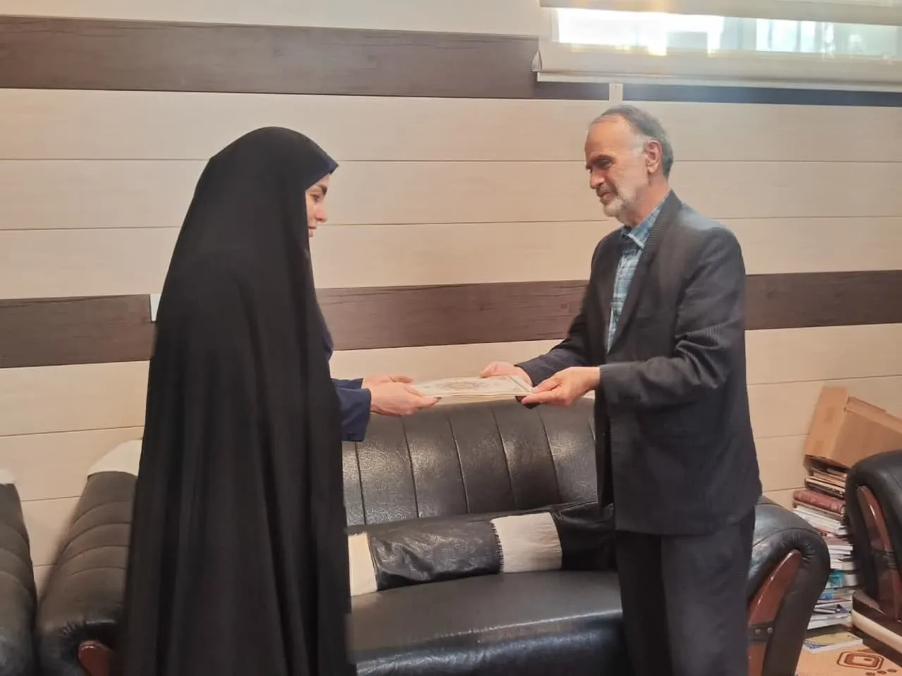 از خبرنگاران برتر حوزه نماز استان ایلام تقدیر شد