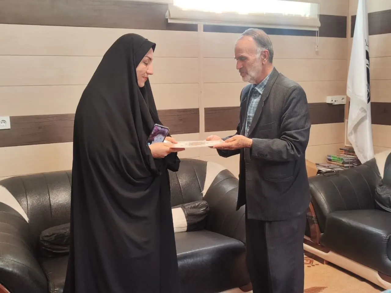 از خبرنگاران برتر حوزه نماز استان ایلام تقدیر شد