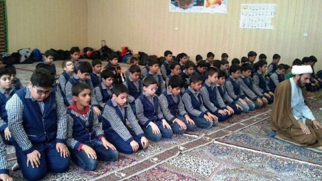 نماز جماعت در همه مدارس چهارمحالوبختیاری برگزار میشود