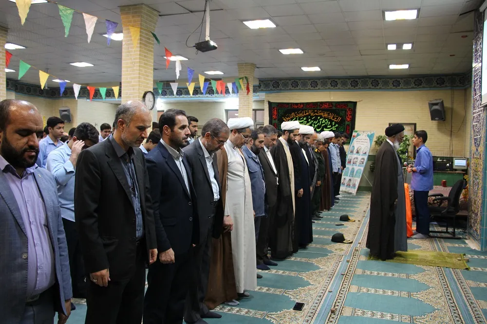 آیین زنگ نماز مدارس در قم برگزار شد