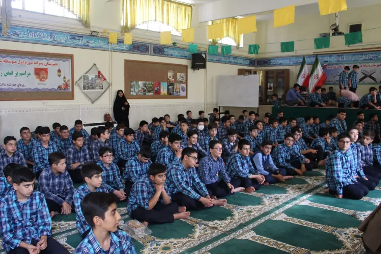 مراسم زنگ نماز در دبیرستان شاهد قائم قزوین برگزار شد