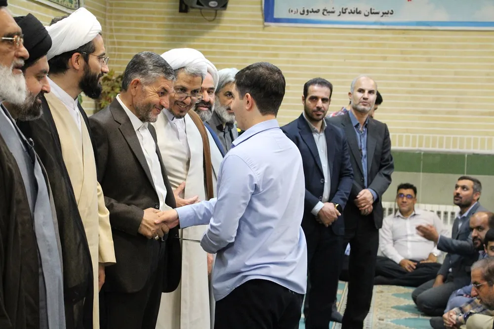 آیین زنگ نماز مدارس در قم برگزار شد