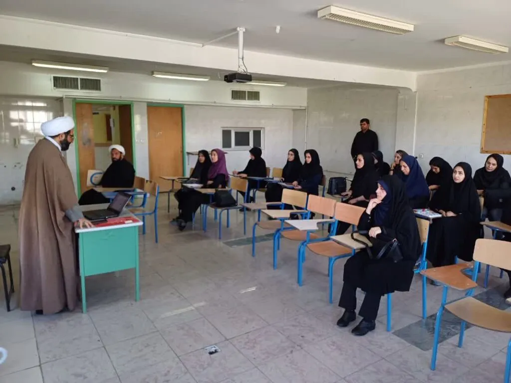 دوره آموزشیتوانمندسازی آموزگاران پایهسوم ابتدایی مدارسدخترانه در شهرکرد برگزار شد