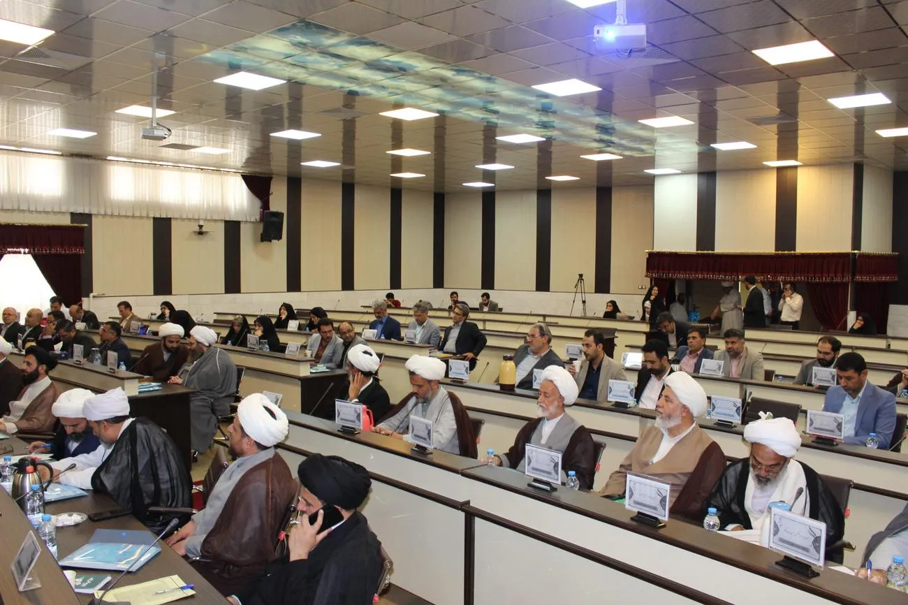 جلسه هم اندیشی امامان جمعه سراسر استان و مسئولین و مدیران اداره کل آموزش و پرورش برگزار شد