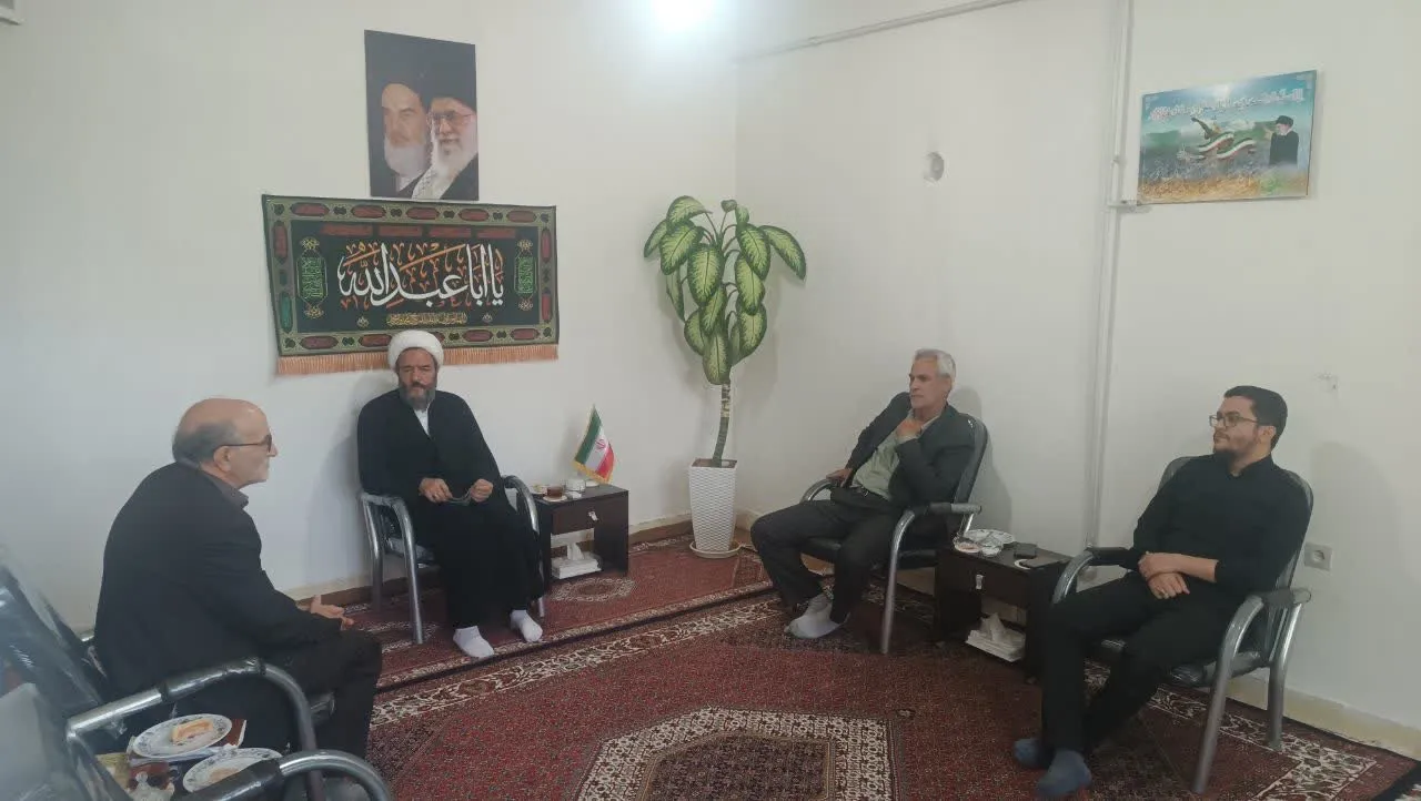 مدیر ستاد اقامه نماز با امام جمعه شهرستان بیجار دیدار کرد