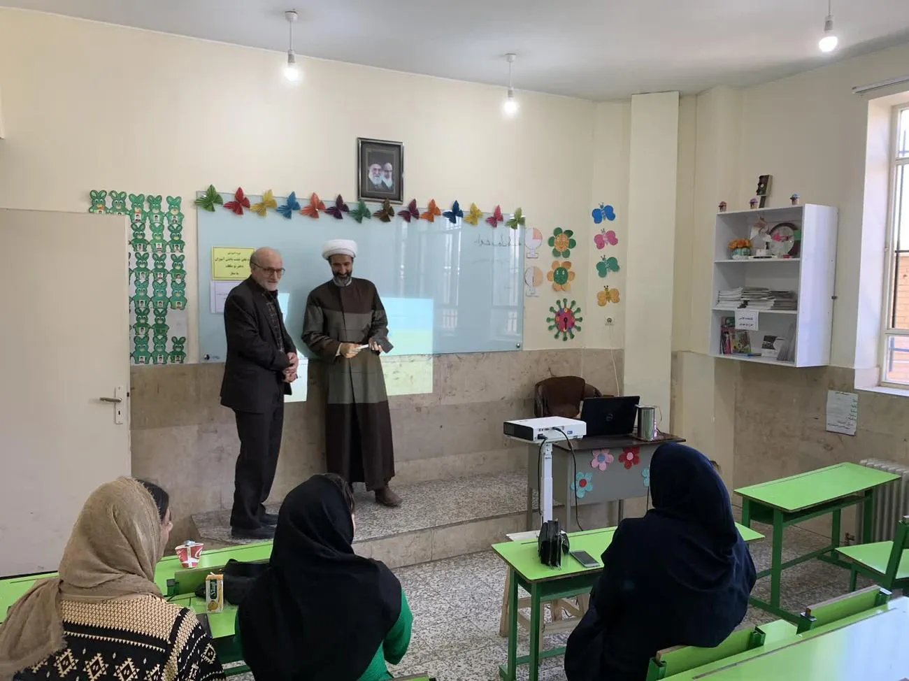 دوره های آموزشی با محوریت نماز در استان کردستان برگزار شد