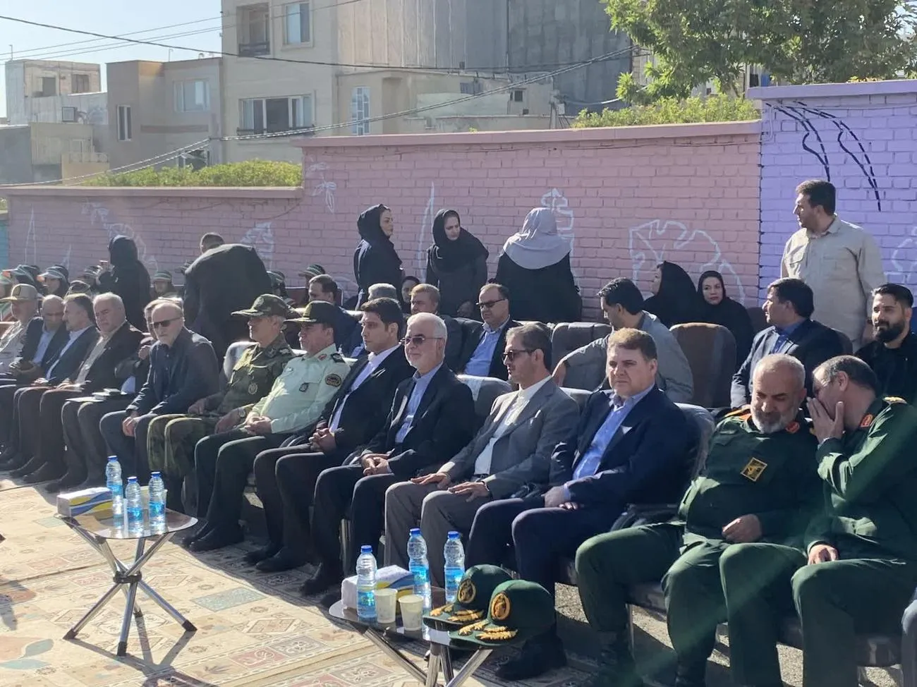 آئین نواختن زنگ مهر، مقاومت و نماز در مدارس کردستان با حضور وزیر کشور برگزار شد