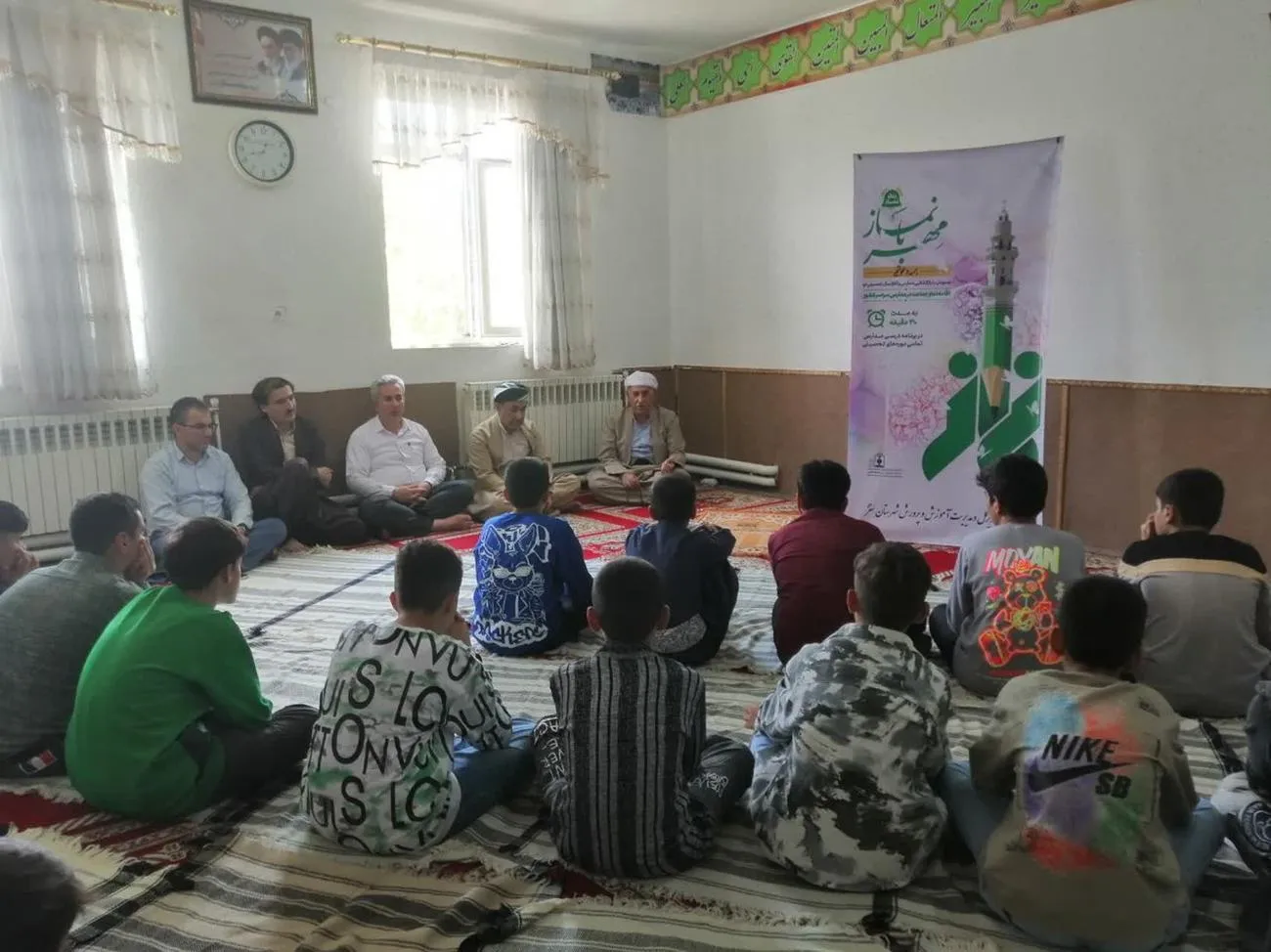 برگزاری نماز جماعت ظهر اولین روز بازگشایی مدارس به امامت امام جمعه سقز