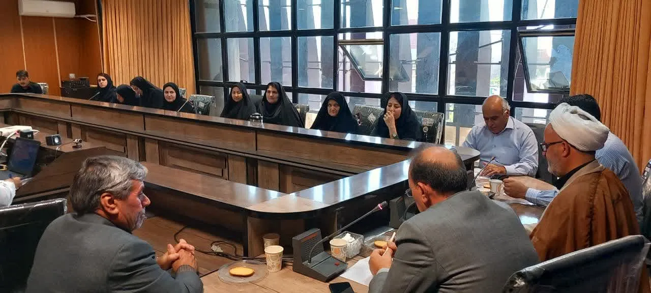 نشست هم اندیشی شیوه های فرهنگ سازی نماز در محیط کار در استان ایلام برگزار شد