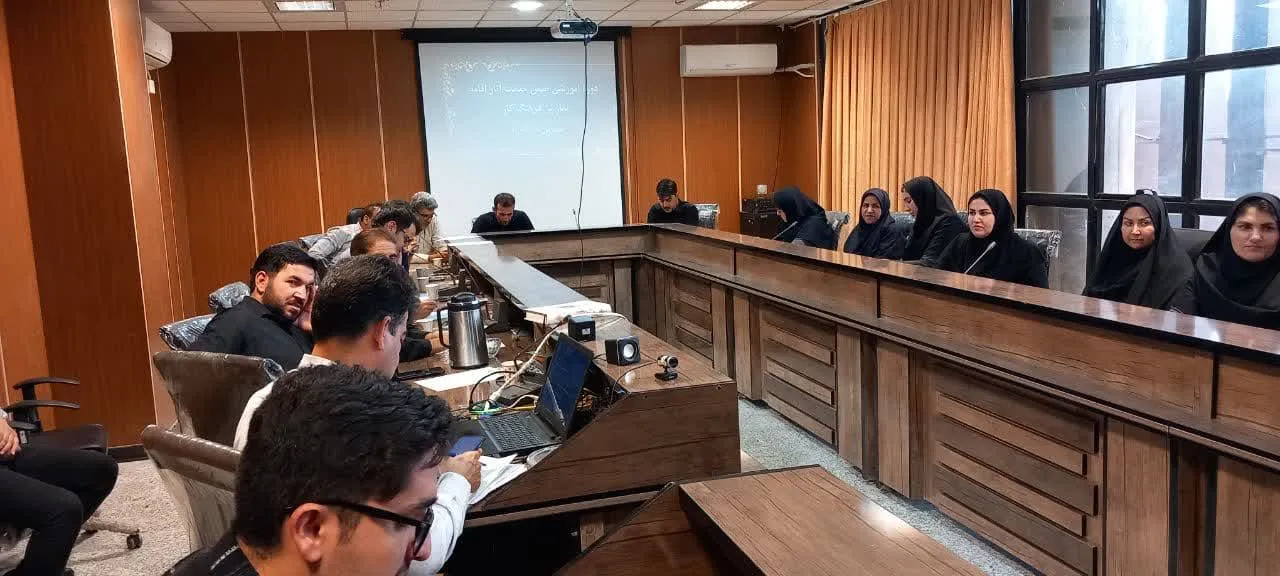 نشست هم اندیشی شیوه های فرهنگ سازی نماز در محیط کار در استان ایلام برگزار شد