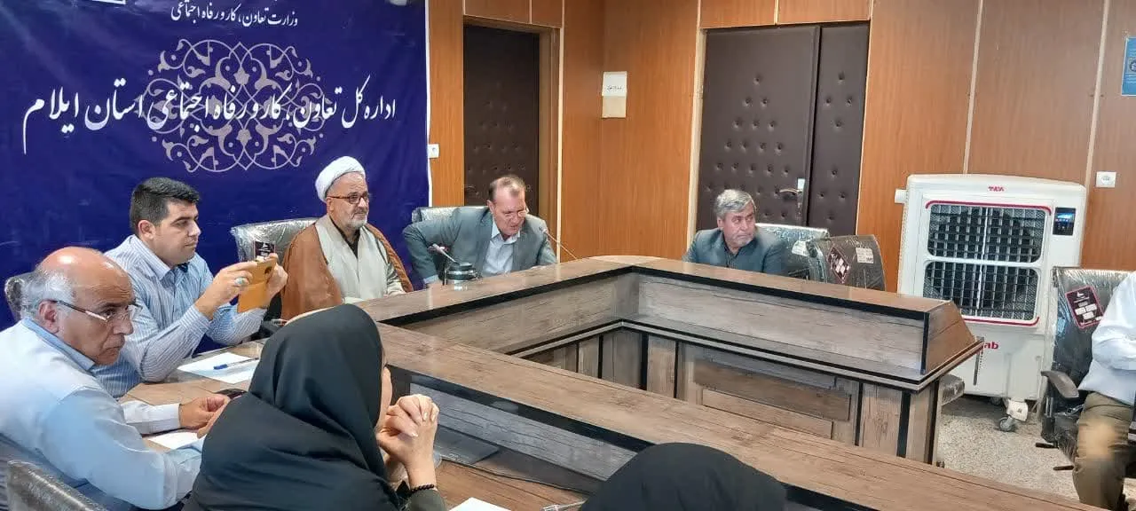 نشست هم اندیشی شیوه های فرهنگ سازی نماز در محیط کار در استان ایلام برگزار شد