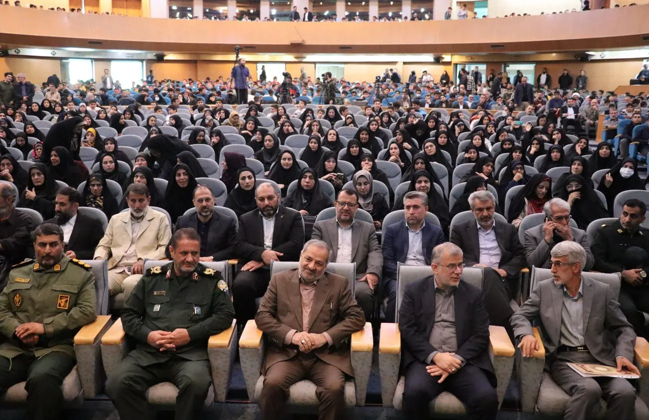 آئین گرامیداشت و افتتاحیه کنگره شهدای دانش آموز استان البرز برگزار شد