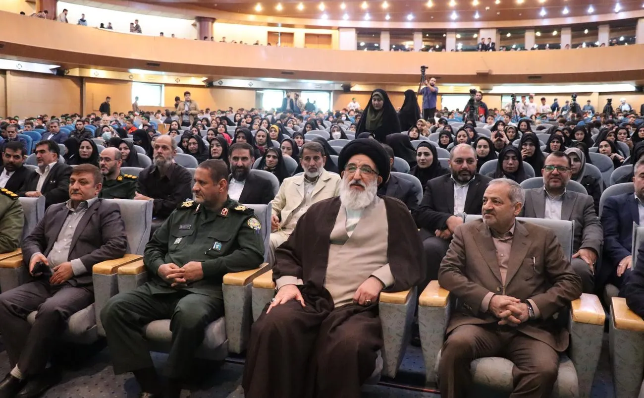 آئین گرامیداشت و افتتاحیه کنگره شهدای دانش آموز استان البرز برگزار شد