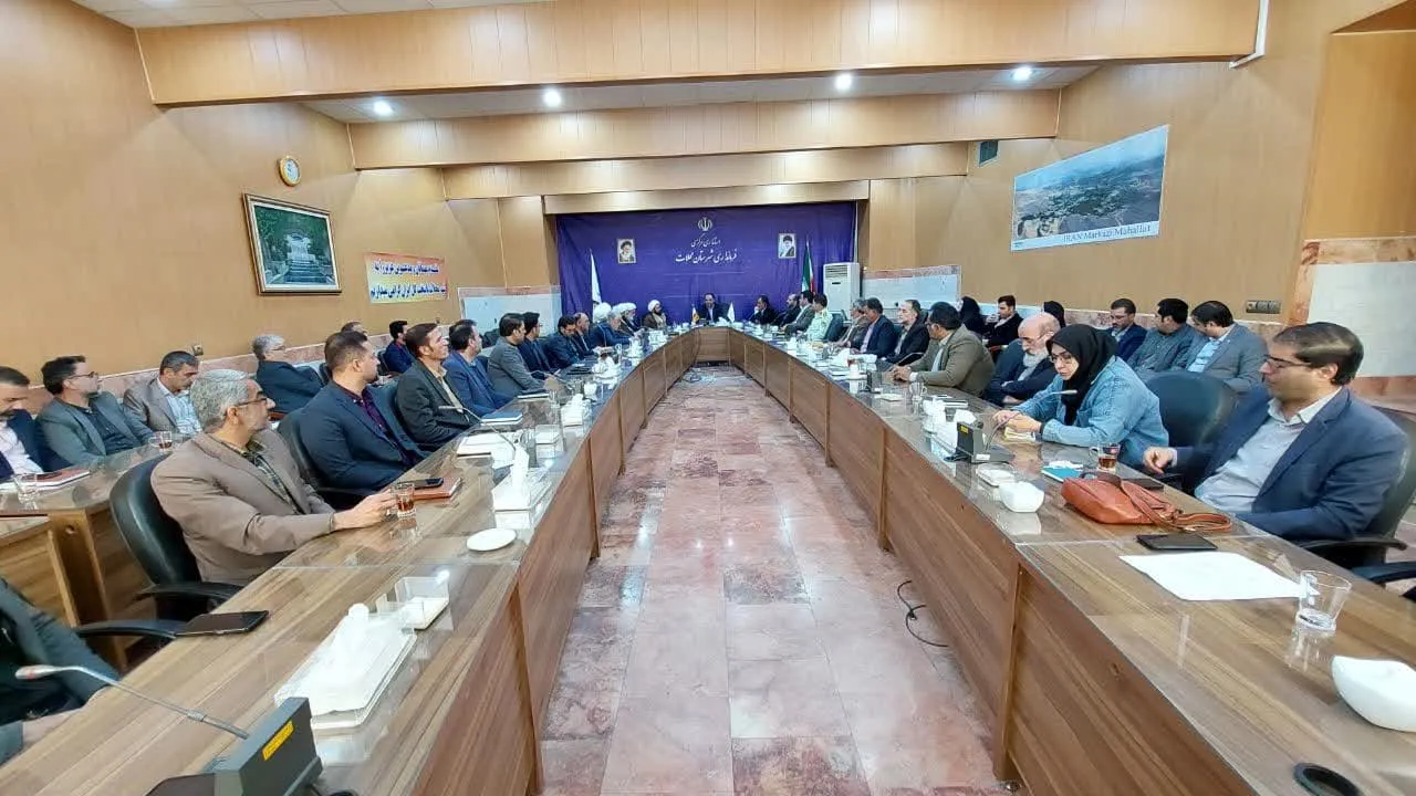 جلسه شورای اداری و اقامه نماز شهرستان محلات