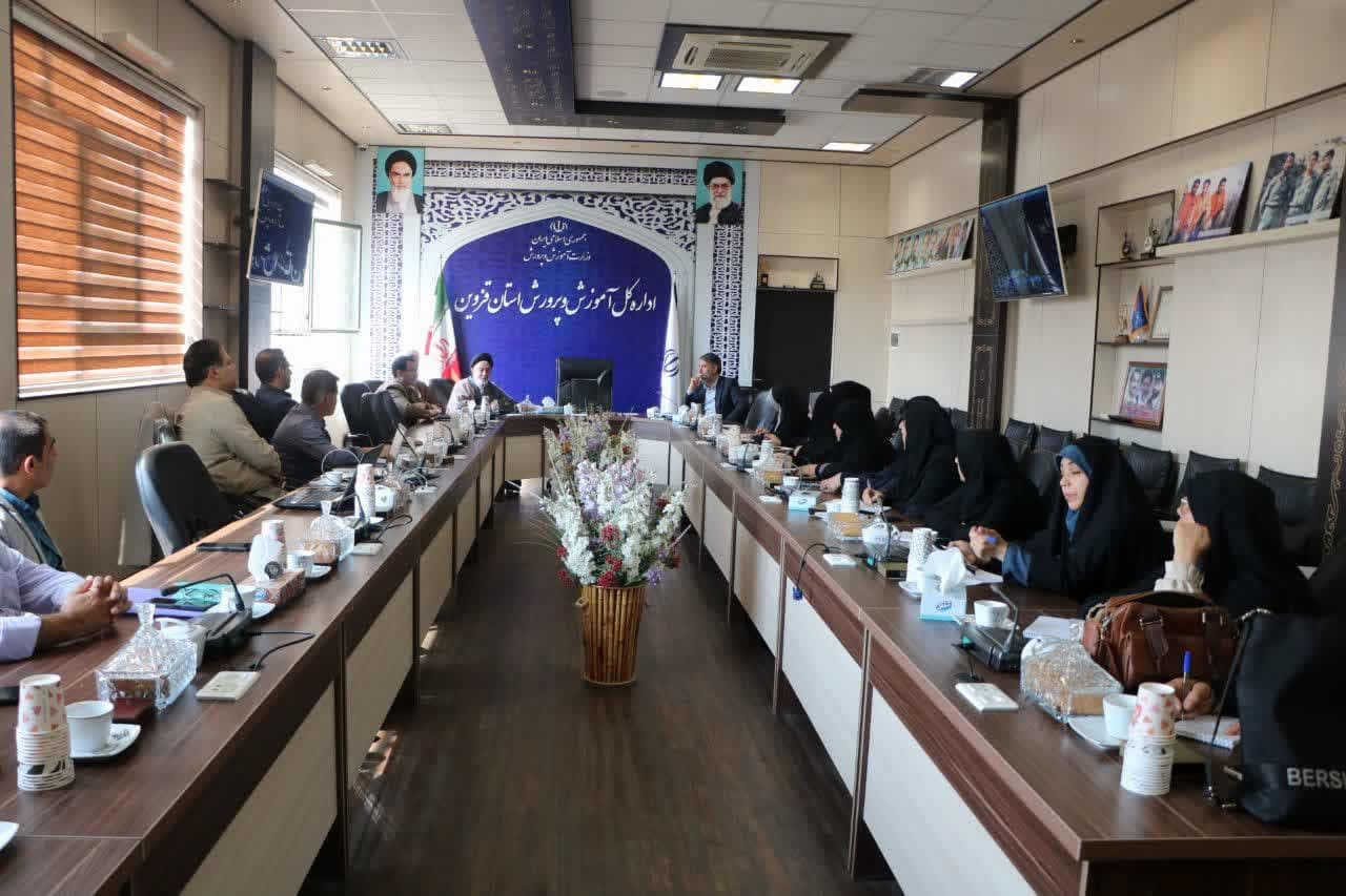 دوره آموزشی مدرسان خانواده با عنوان مهارتهای دعوت فرزندان به نماز در استان قزوین برگزار شد