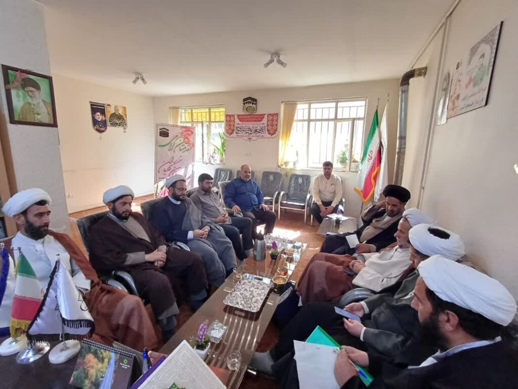 دومین جلسه فصلی دبیران اقامه نماز شهرستان ها در شهرکرد برگزار شد