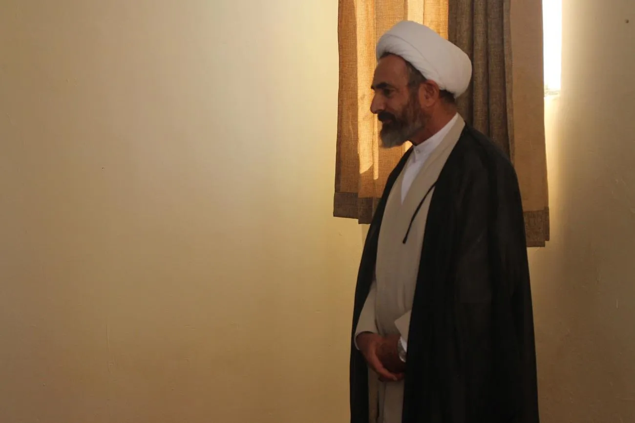 اقامه نماز جماعت امام جمعه ایلام در مدرسه دخترانه سما