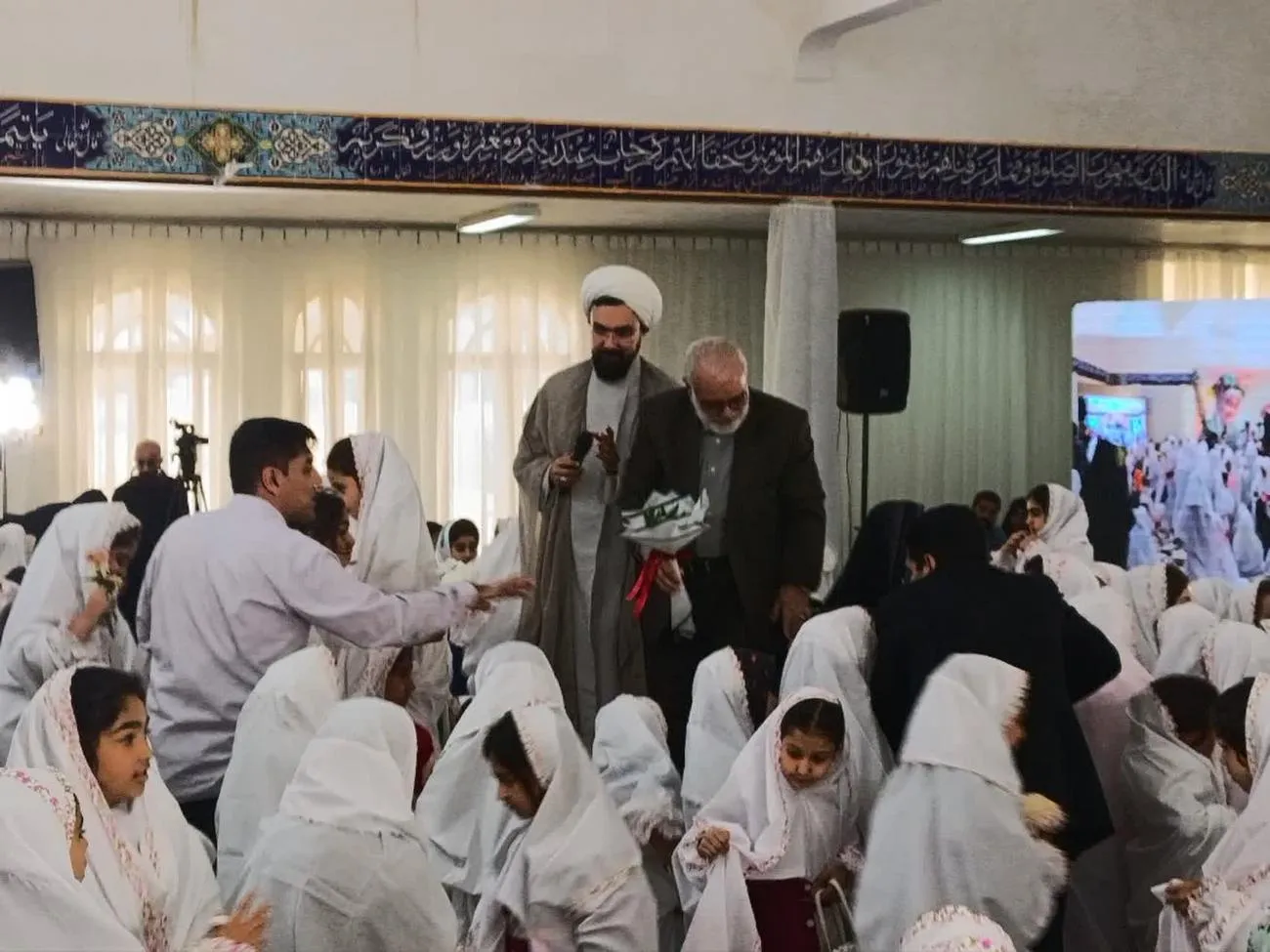 جشن بزرگ تکلیف و تجلیل از نو مکلفین خانواده کمیته امام خمینی استان سمنان برگزار شد