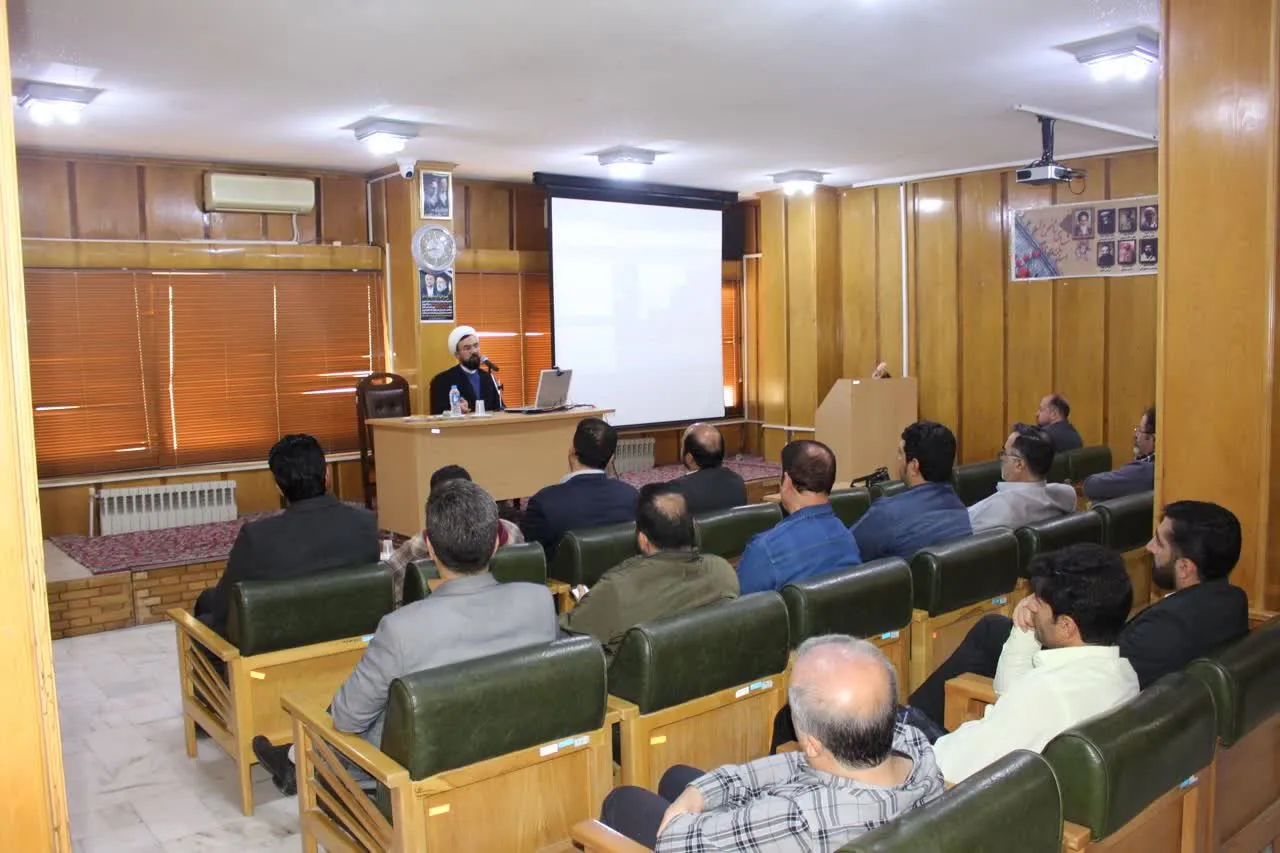 مدیر ستاد اقامه نماز استان سمنان در جمع کارکنان مدیران معاونین و اعضای شورای اقامه نماز اداره کل سمت حضور پیدا کرد.