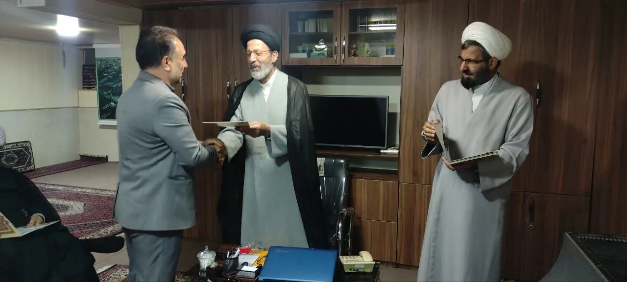 جلسه تجلیل از هیئت داوری و ارزیابی ستاد اقامه نماز استان همدان برگزار شد
