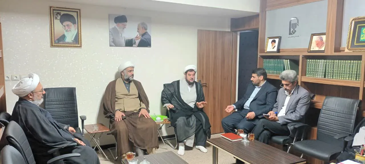 نشست مدیر ستاد اقامه نماز استان البرز با امام جمعه کمالشهر کرج برگزار شد