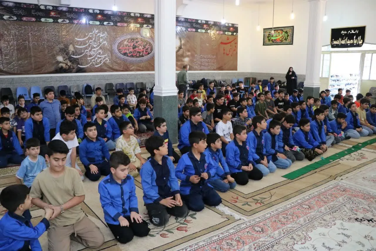 نشست صحیح خوانی نماز در مدرسه اروندرود دهلران برگزار شد