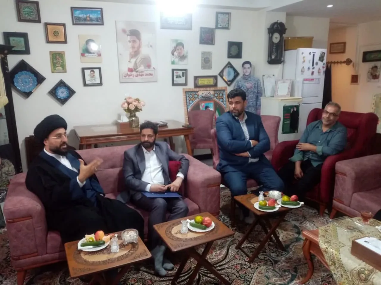 دیدار مشاور استاندار و مدیر ستاد اقامه نماز استان تهران با خانواده شهید محمد مهدی رضوان