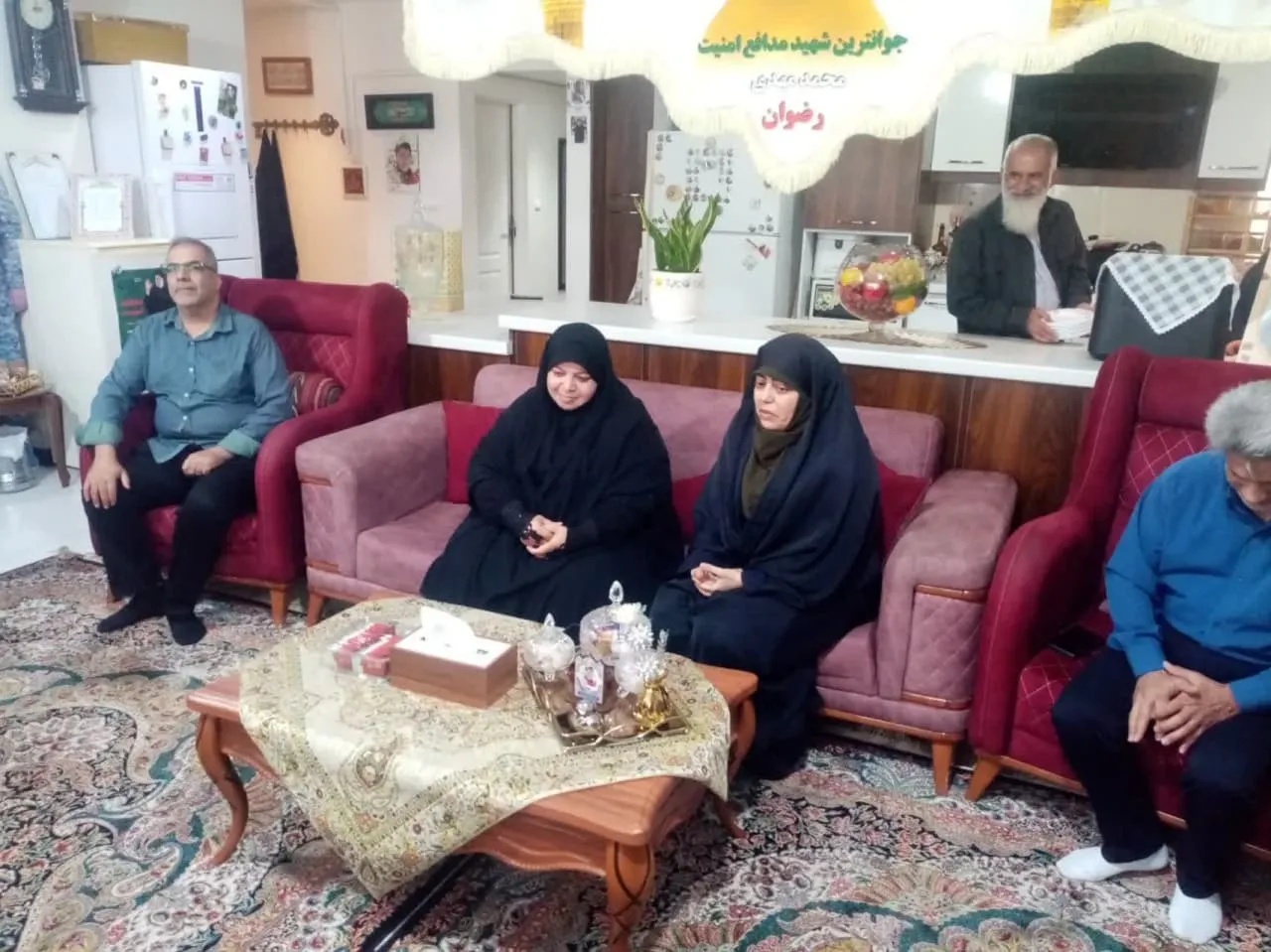 دیدار مشاور استاندار و مدیر ستاد اقامه نماز استان تهران با خانواده شهید محمد مهدی رضوان