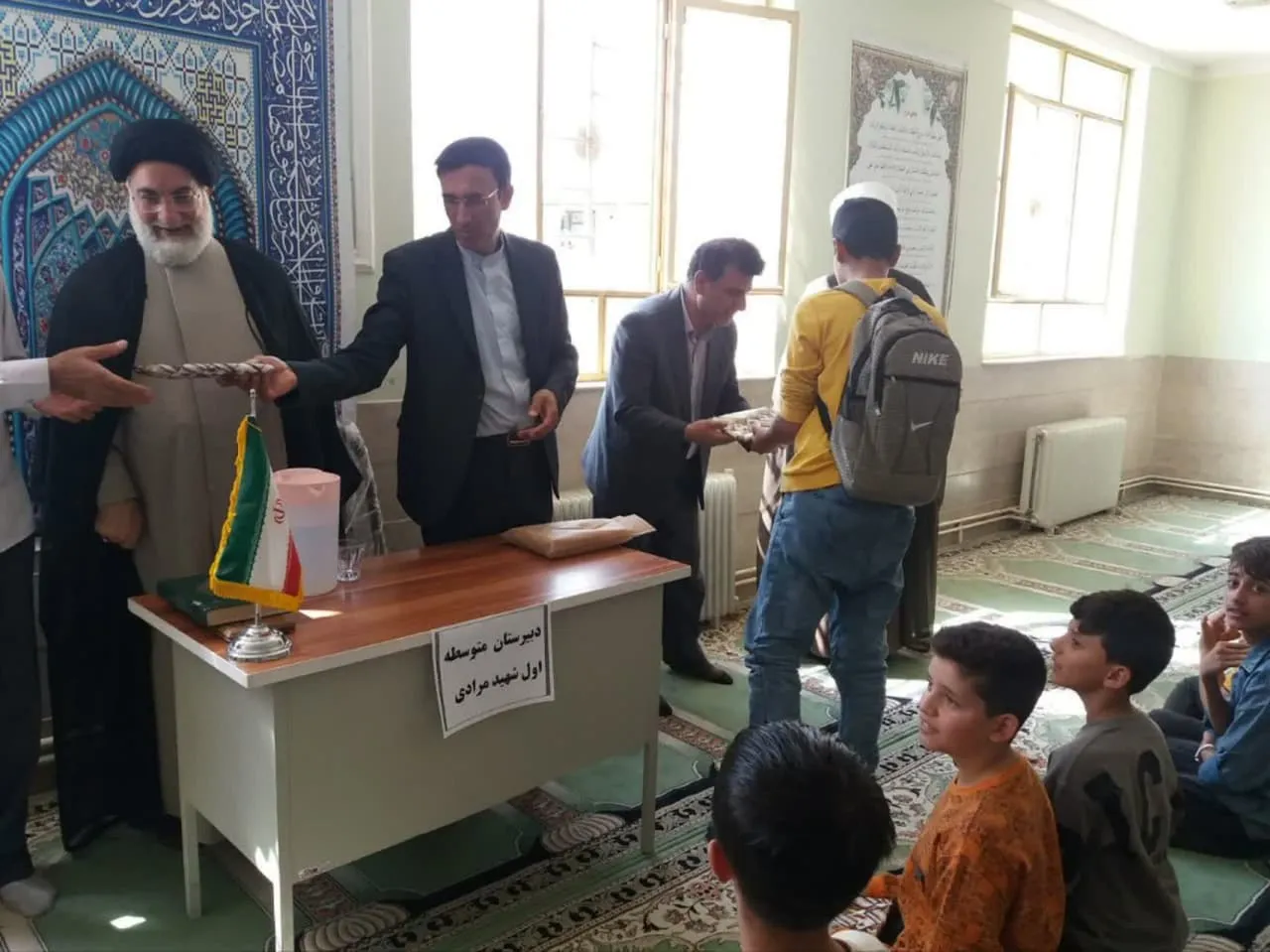 گفتمان نمازشناسی در دبیرستان شهید مرادی ایوان برگزار شد