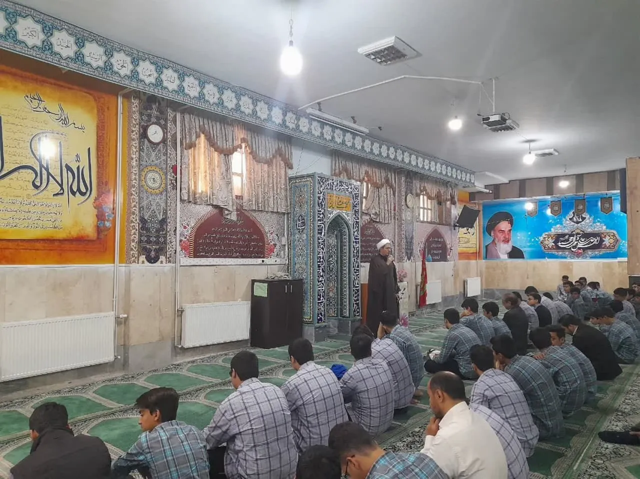 مدیر ستاد اقامه نماز قم از مدرسه شاهد حضرت علی اکبر(ع) بازدید کرد